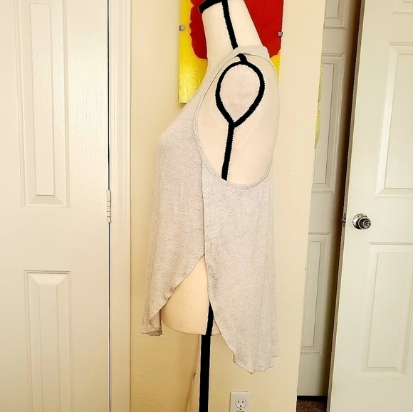 𝅺Joah Brown | Live in Slouchy Tank - Picture 6 of 9